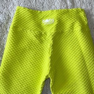 Booty by brabants curvy leggings! Neon yellow!
